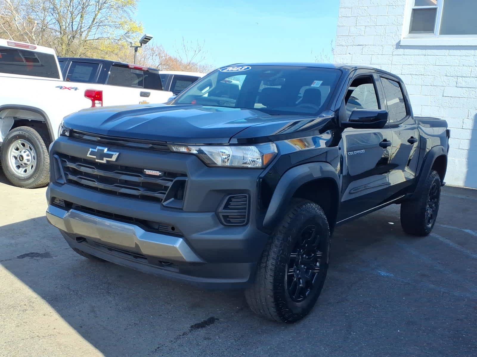 Used 2023 Chevrolet Colorado Trail Boss w/ Advanced Trailering Package AWD/4WD image 3