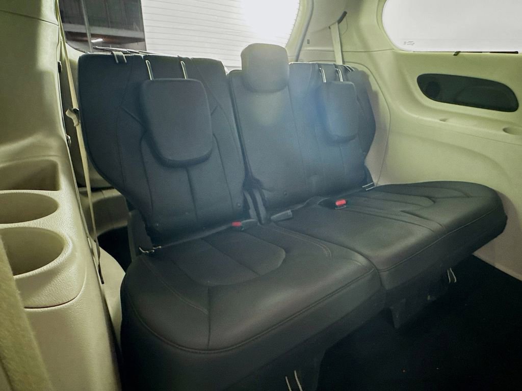 Used 2019 Chrysler Pacifica Touring-L Plus w/ Tire & Wheel Group image 35