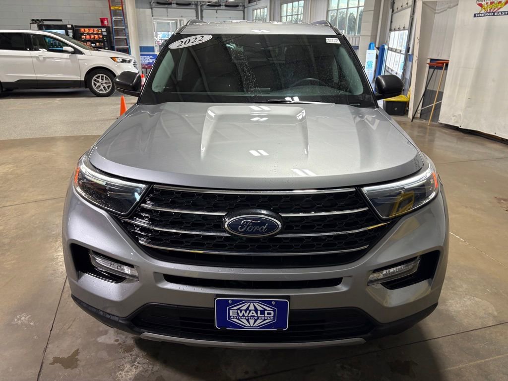 Used 2022 Ford Explorer XLT w/ Equipment Group 202A AWD/4WD image 3