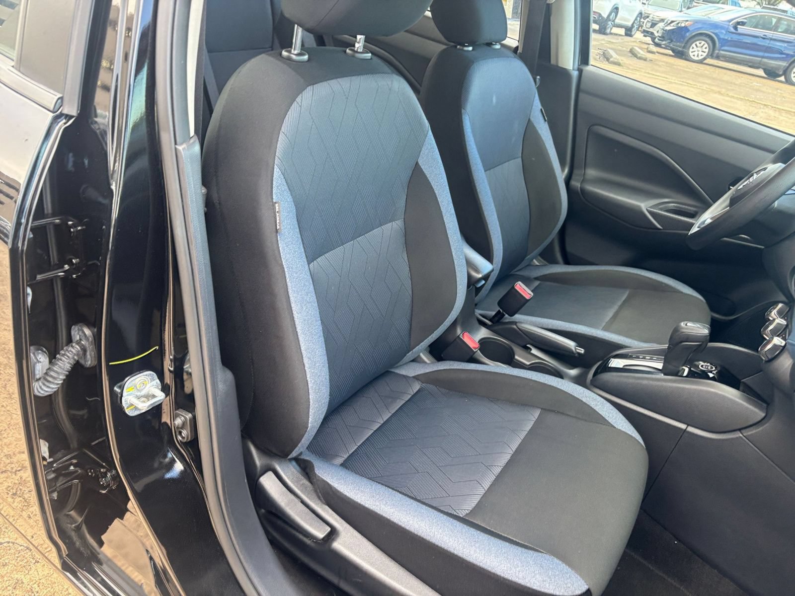 Used 2025 Nissan Versa SV FWD image 33