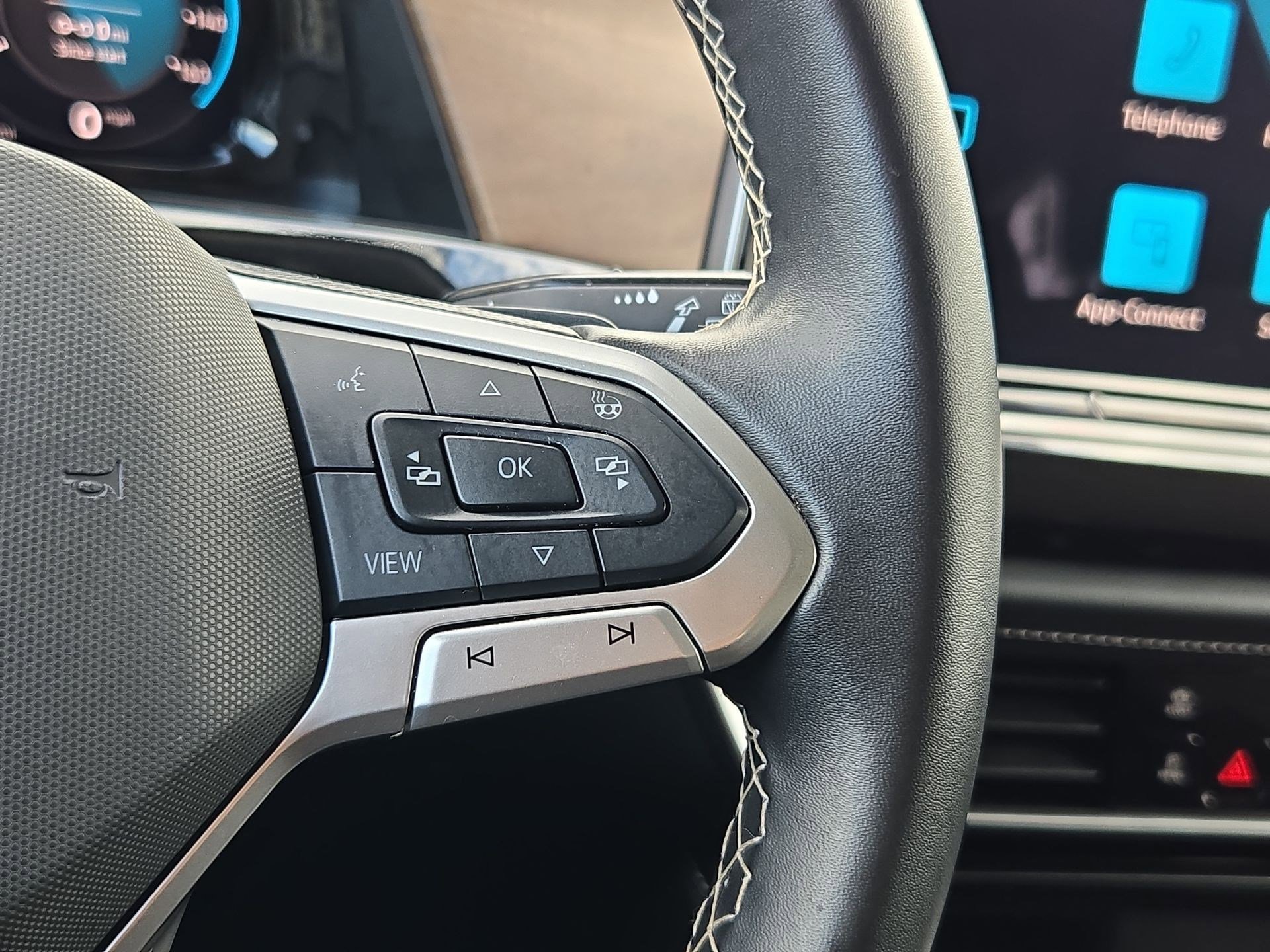 Used 2025 Volkswagen Atlas SE FWD image 19