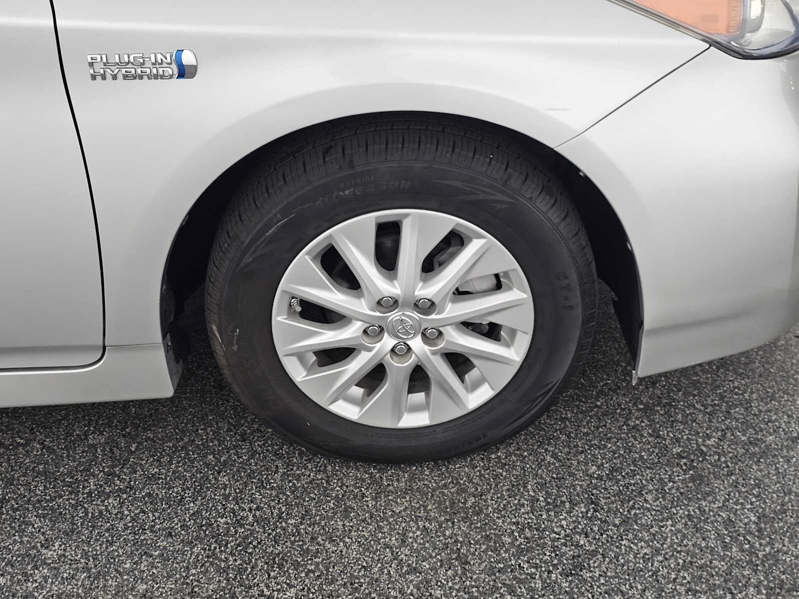 Used 2015 Toyota Prius Prime Advanced FWD image 9