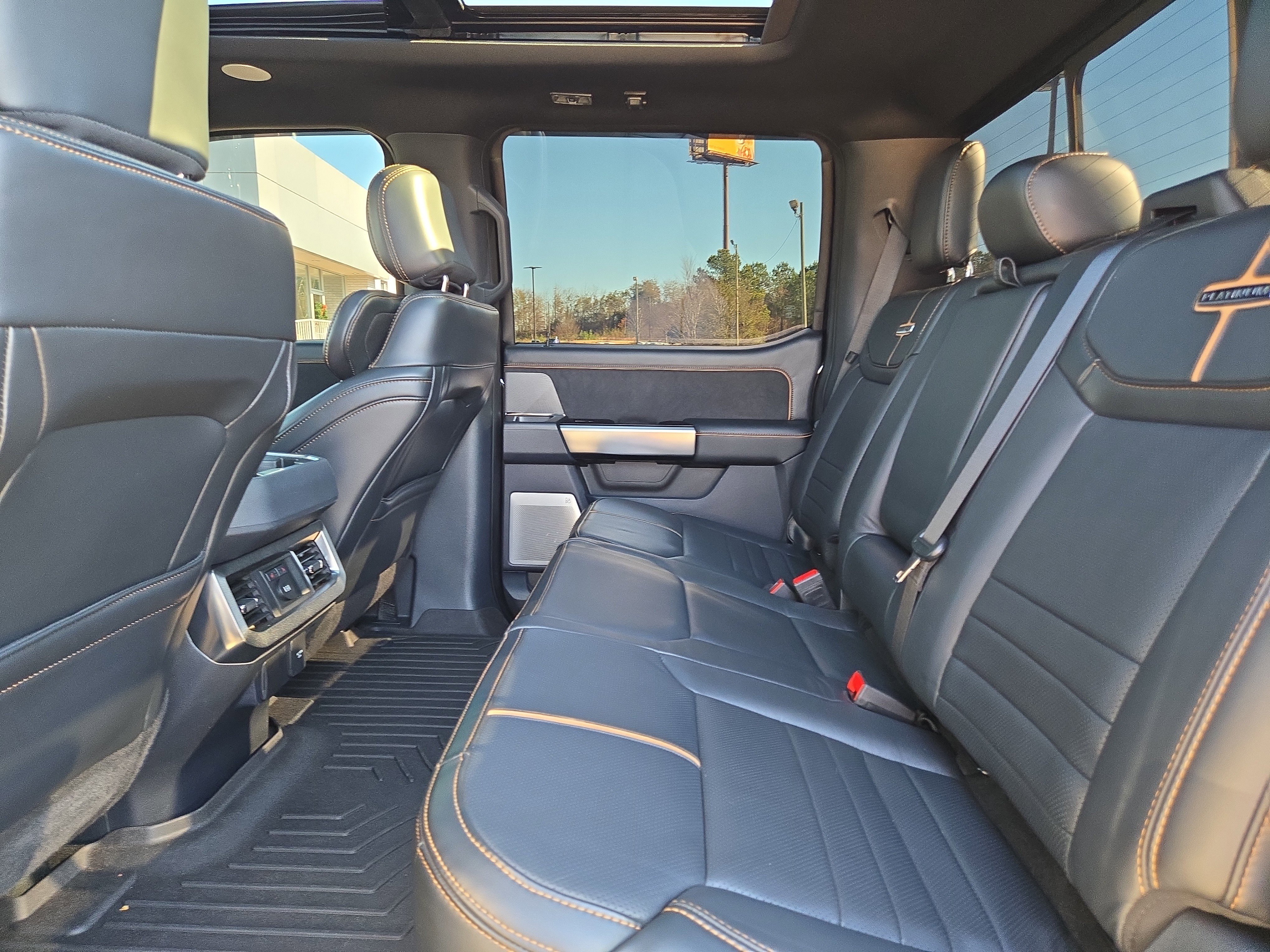 Used 2023 Ford F450 Platinum w/ FX4 Off-Road Package image 15