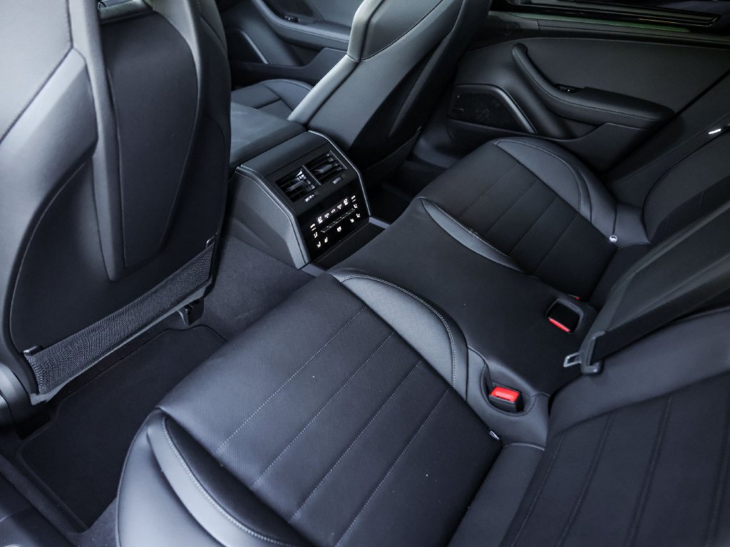 New 2026 Porsche Panamera RWD image 34