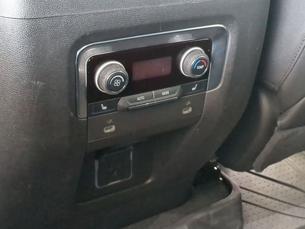 Used 2023 Chevrolet Tahoe Z71 w/ Luxury Package image 24