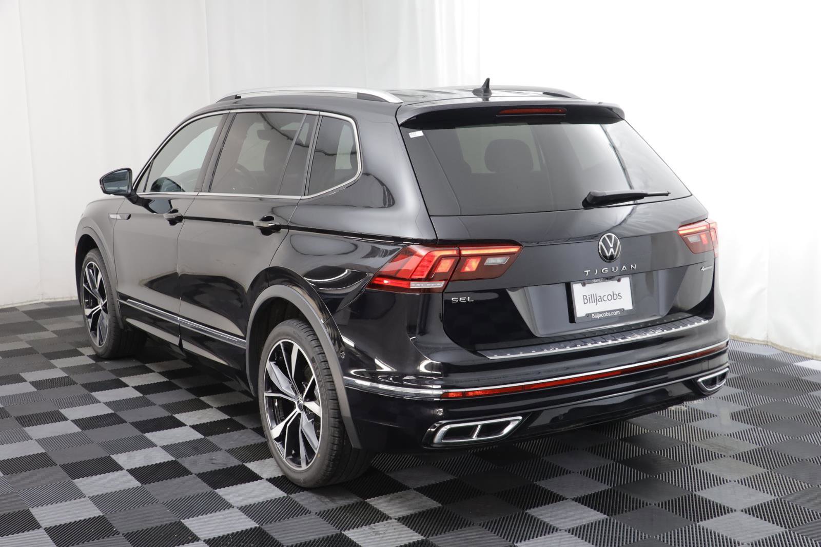 Used 2023 Volkswagen Tiguan SEL R-Line image 16