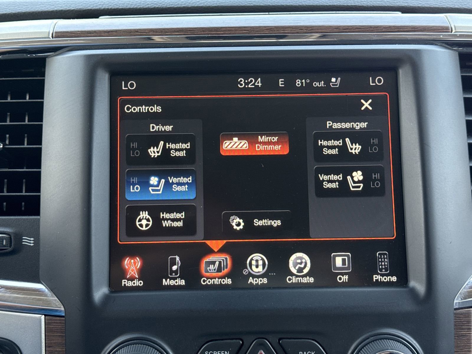 Used 2014 RAM 1500 Laramie AWD/4WD image 22