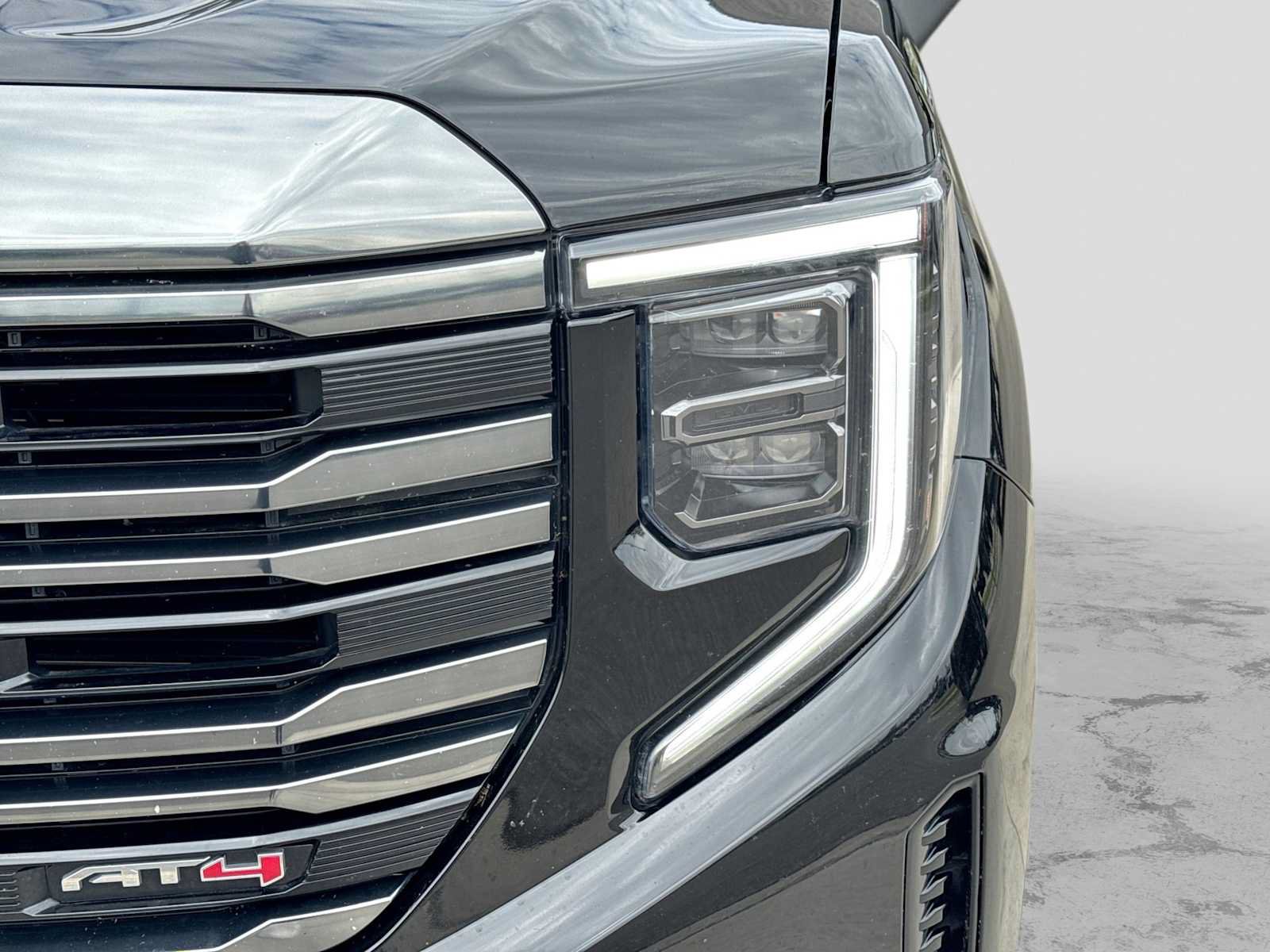 Used 2023 GMC Sierra 1500 AT4 w/ Technology Package AWD/4WD image 10