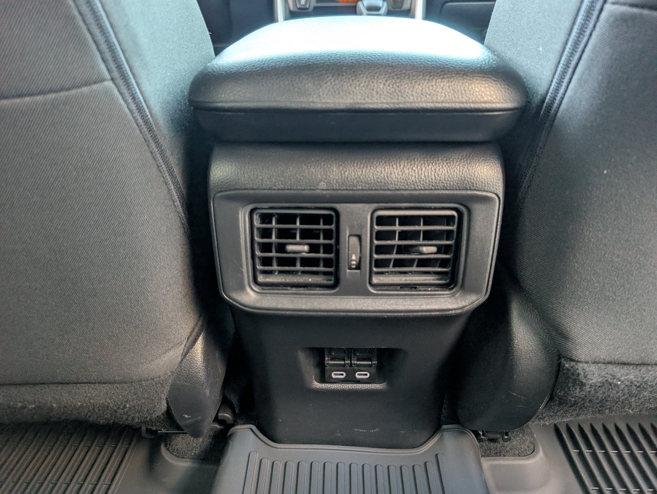 Used 2024 Toyota RAV4 XLE AWD/4WD image 7