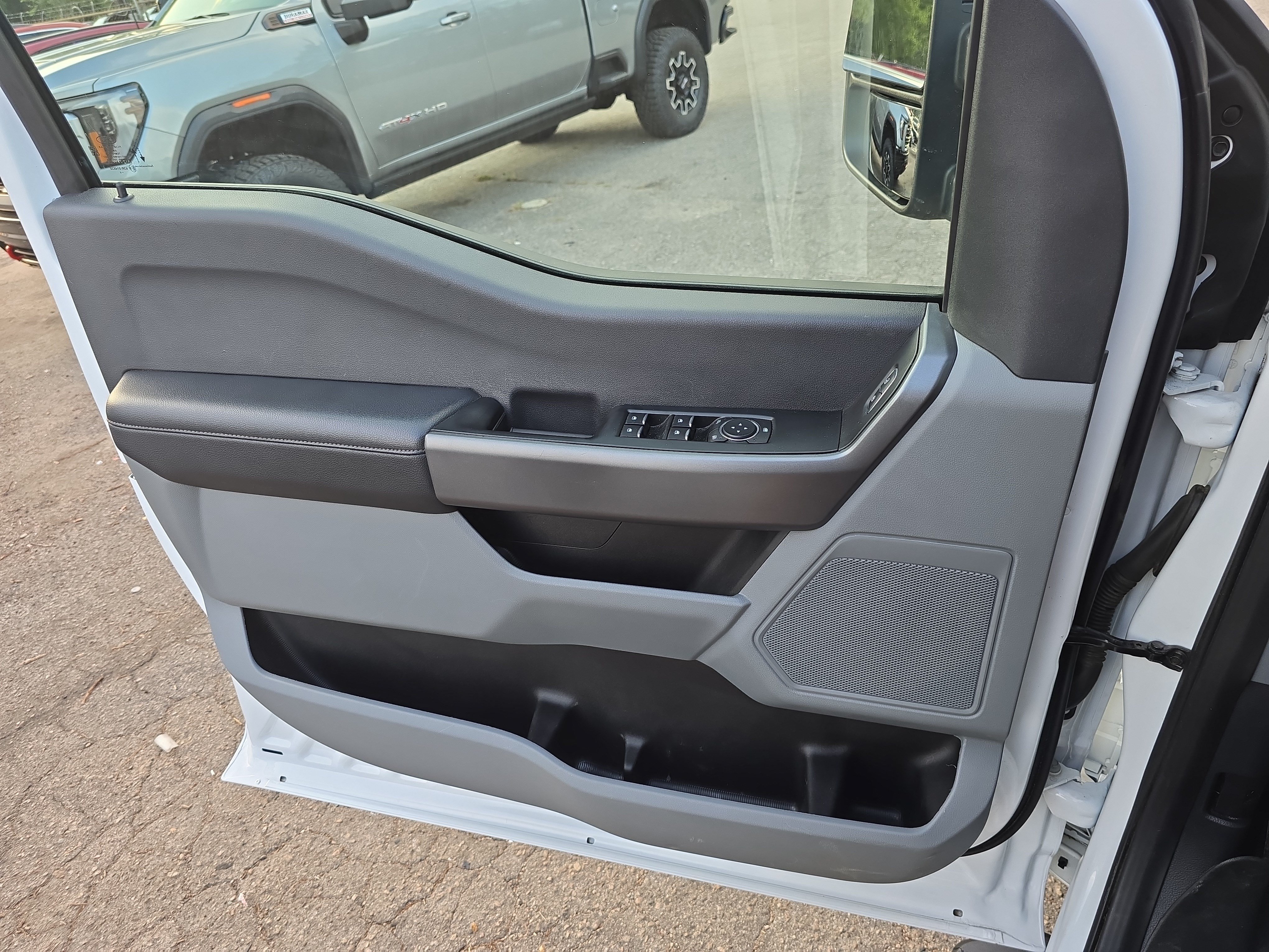Used 2025 Ford F250 XL w/ STX Appearance Package AWD/4WD image 26