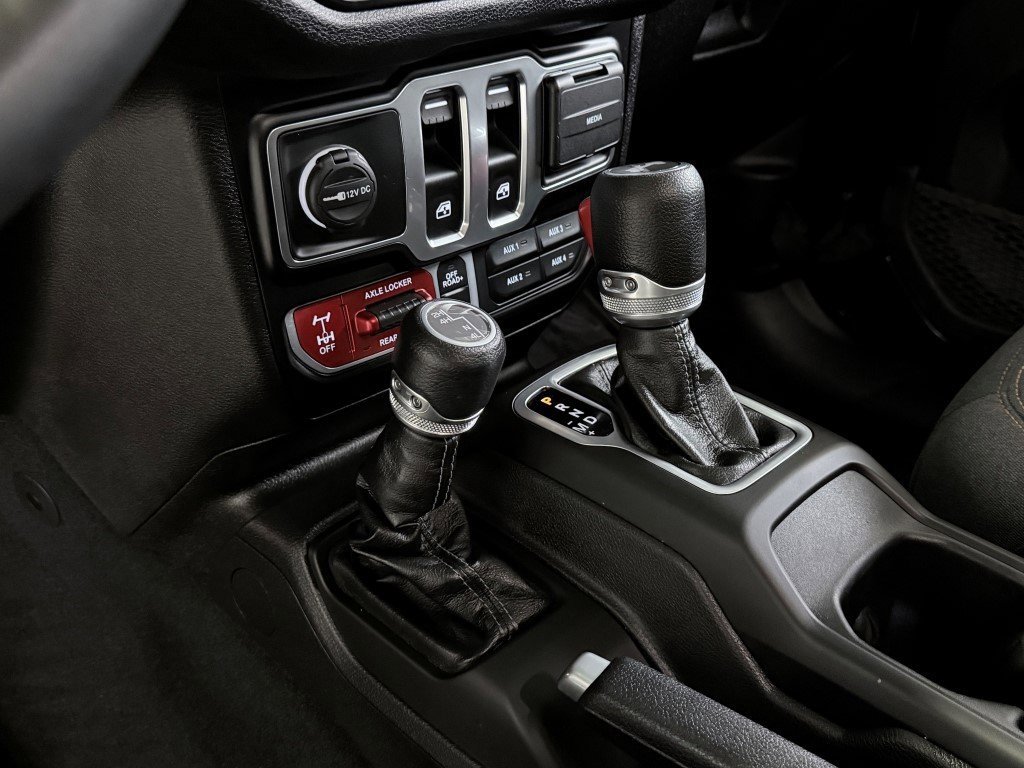 Certified 2024 Jeep Wrangler Willys image 25