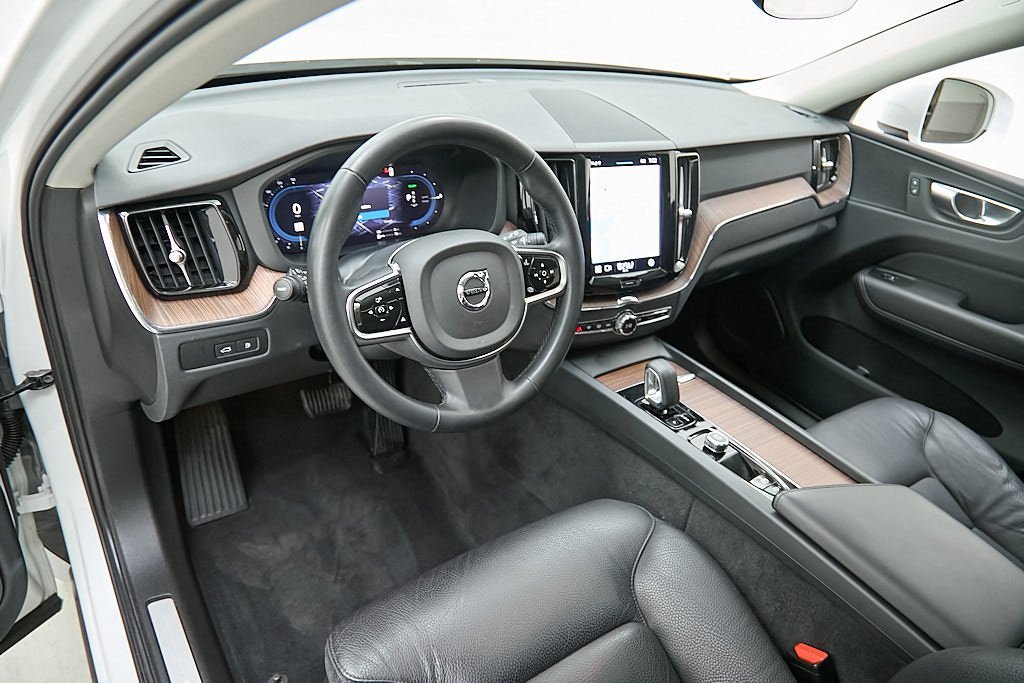 Certified 2023 Volvo XC60 T8 Plus image 13