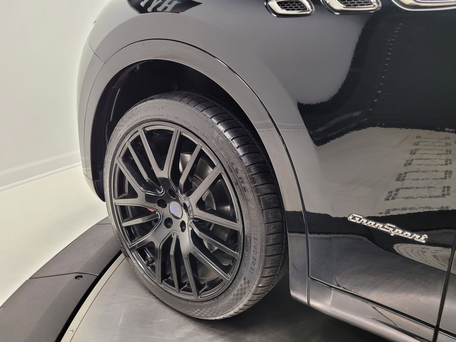 Used 2018 Maserati Levante GranSport image 58