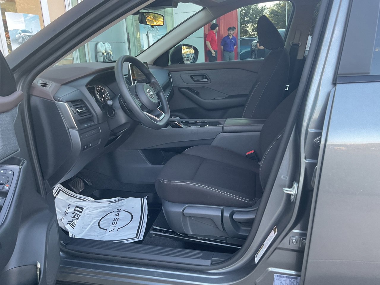 Used 2023 Nissan Rogue S FWD image 8
