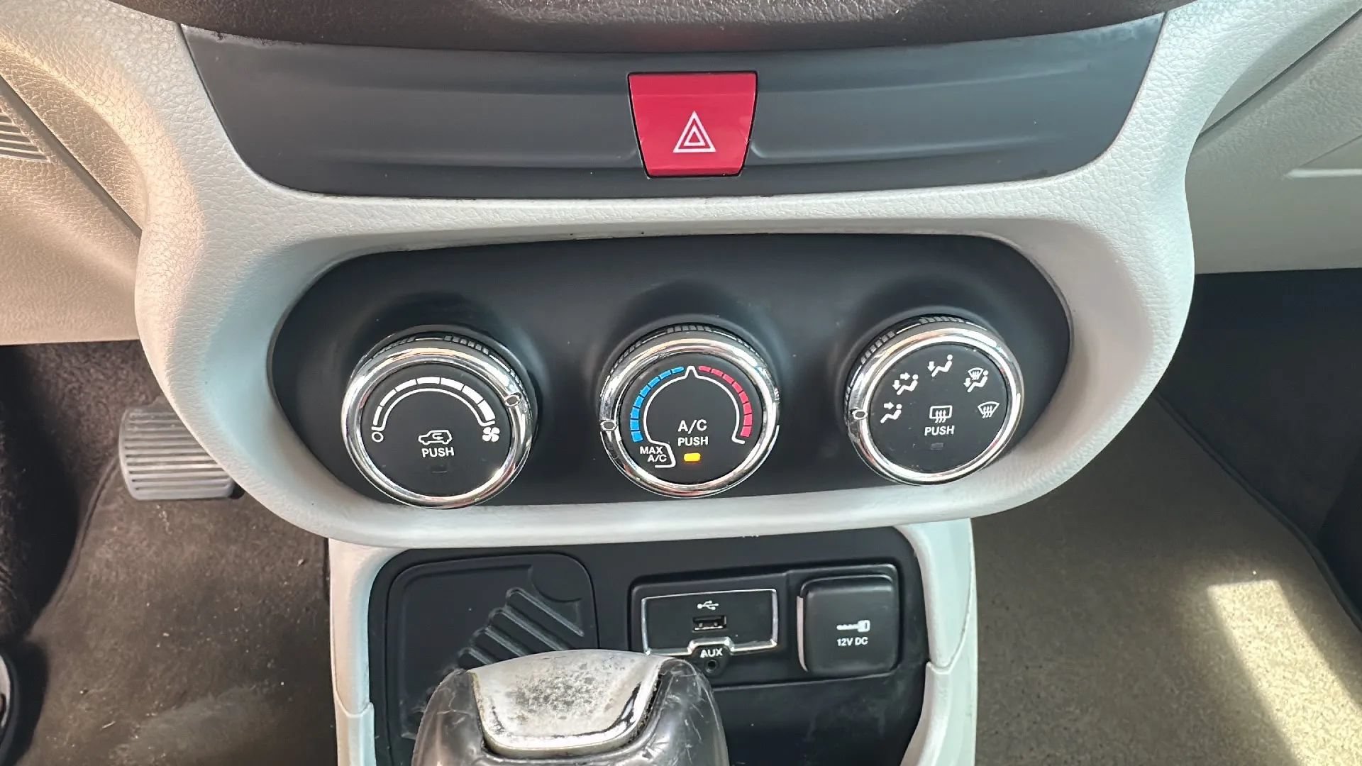 Used 2016 Jeep Renegade Latitude w/ Safety & Security Group FWD image 37