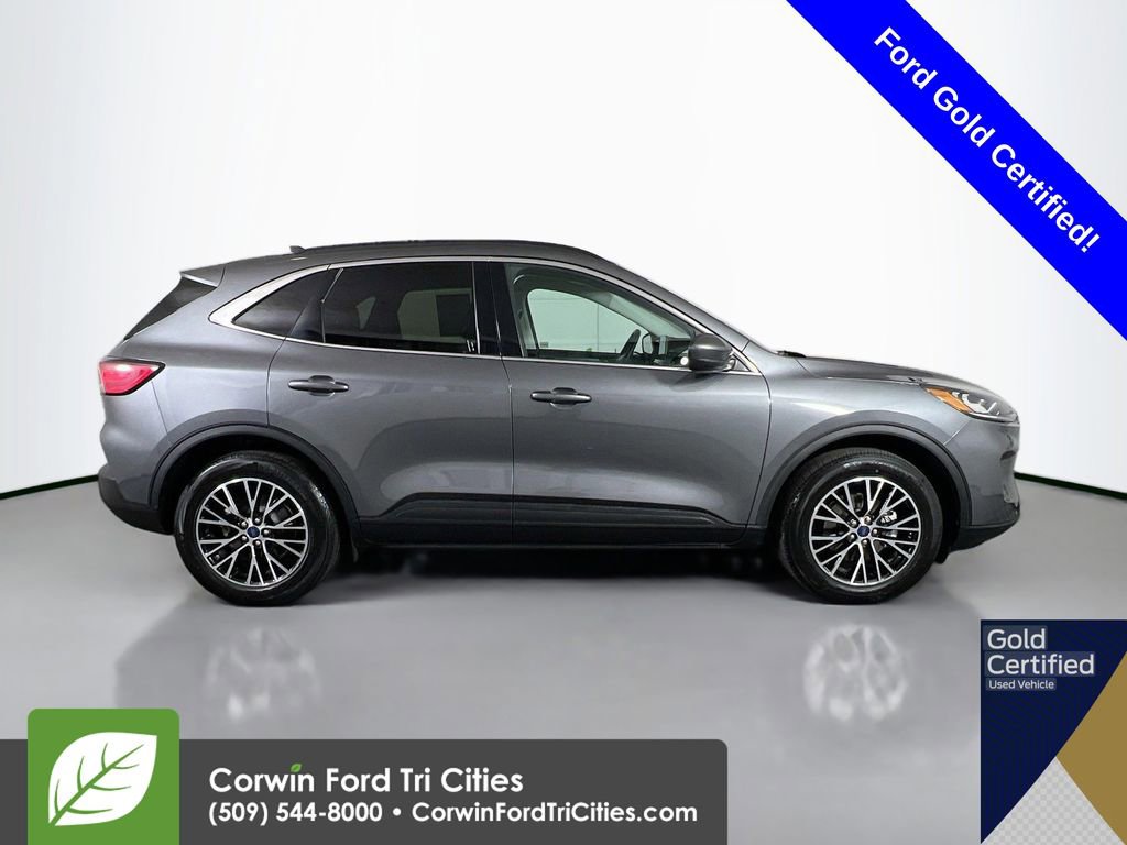 Used 2022 Ford Escape Titanium w/ Class II Trailer Tow Package image 18