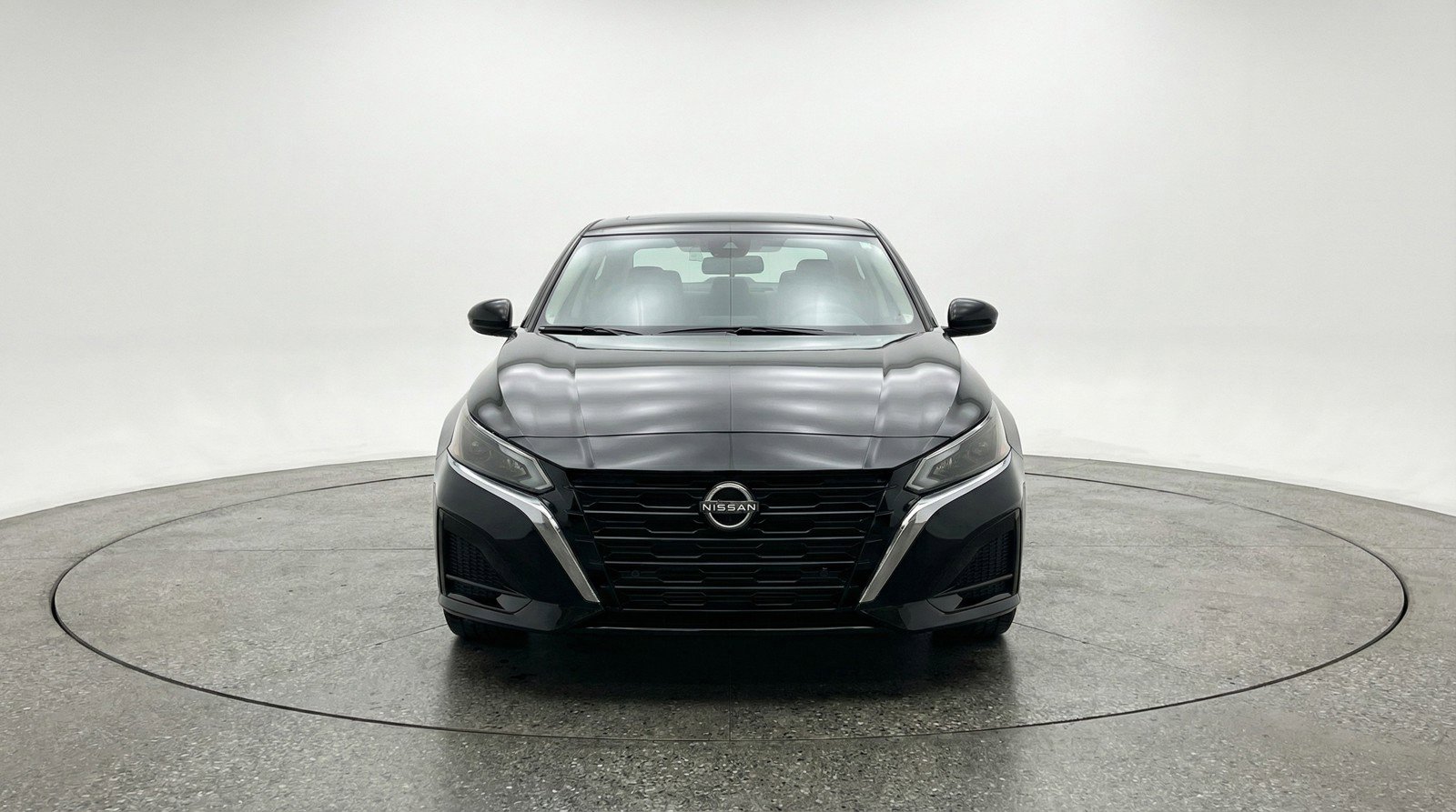 Used 2025 Nissan Altima 2.5 SV image 2