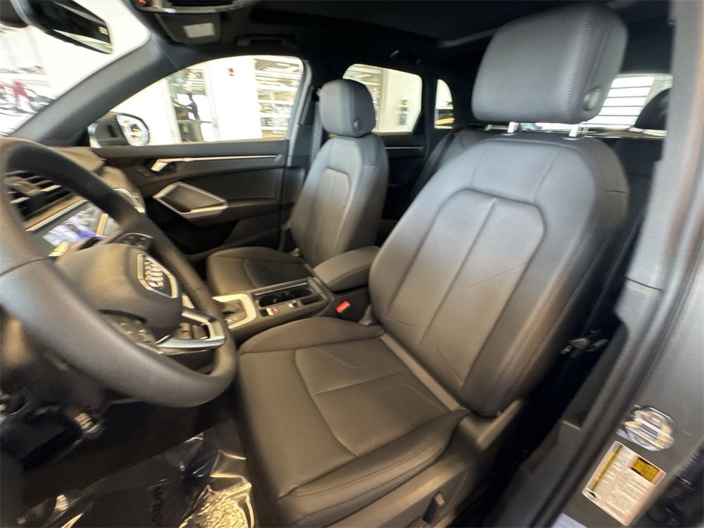New 2025 Audi Q3 2.0T Premium image 11