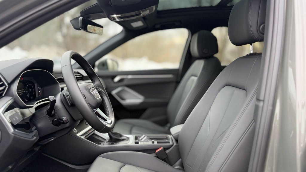 Used 2025 Audi Q3 2.0T Premium w/ Convenience Package image 15