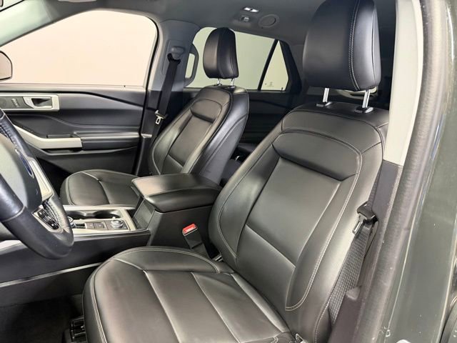 Used 2022 Ford Explorer XLT w/ Equipment Group 202A AWD/4WD image 16