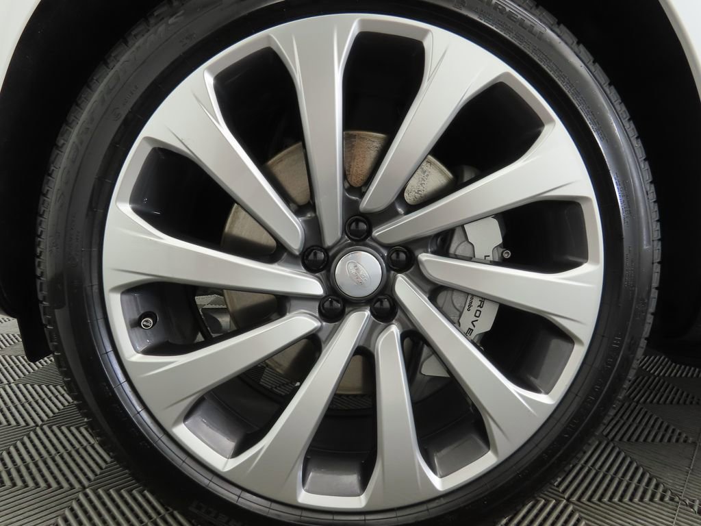 New 2025 Land Rover Range Rover Long Wheelbase SE image 30