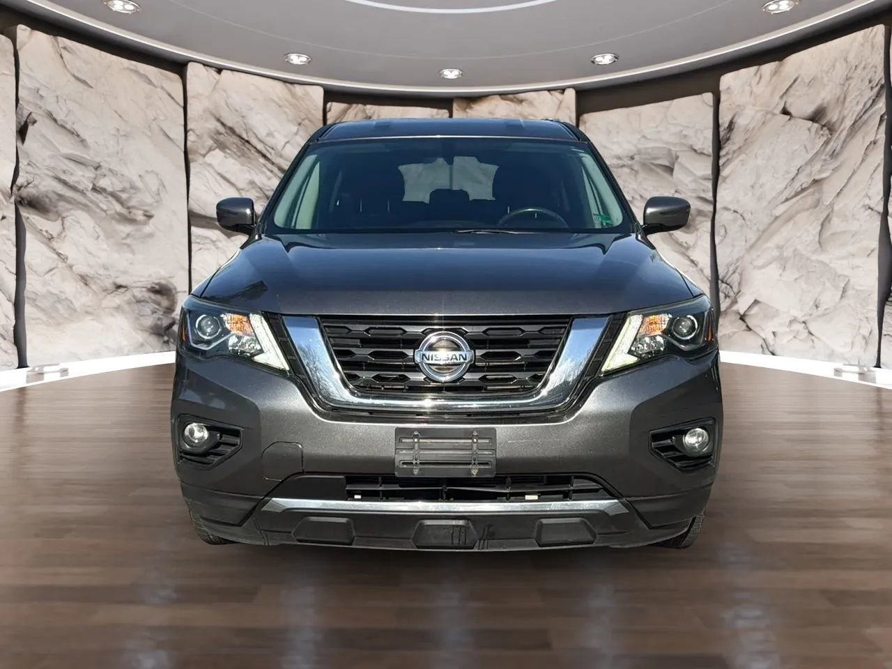 Used 2017 Nissan Pathfinder SV image 2