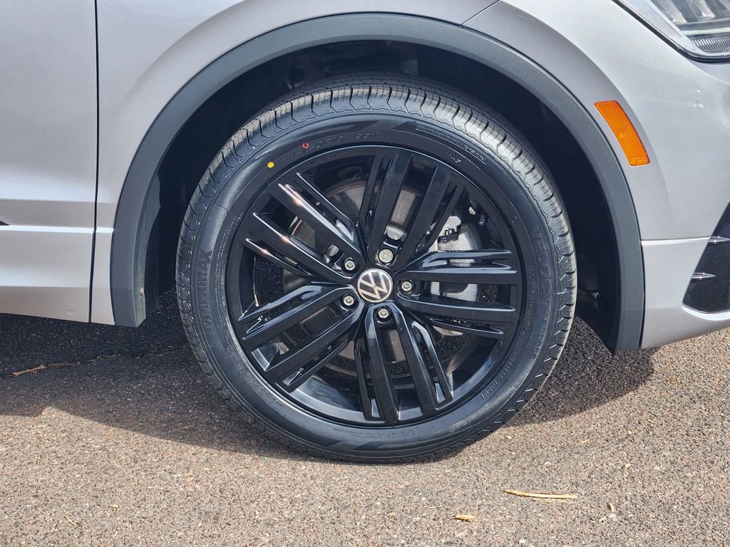 Used 2022 Volkswagen Tiguan SE R-Line image 30
