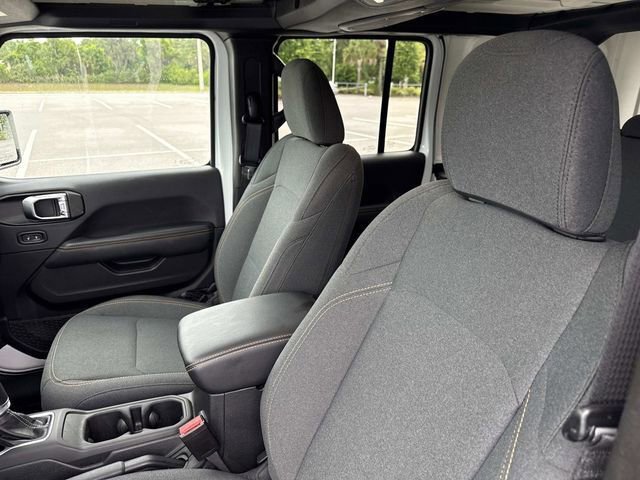 Used 2025 Jeep Wrangler Unlimited Sahara AWD/4WD image 21