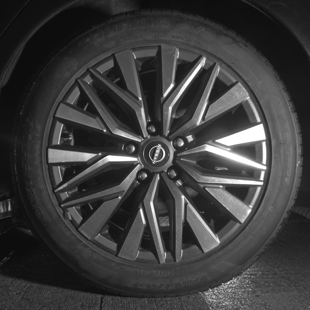Used 2025 Nissan Altima 2.5 SV FWD image 14