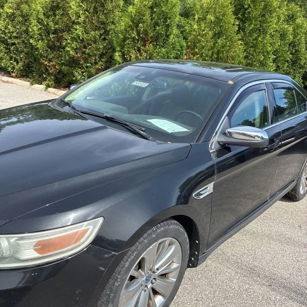 Used 2010 Ford Taurus Limited AWD/4WD image 2