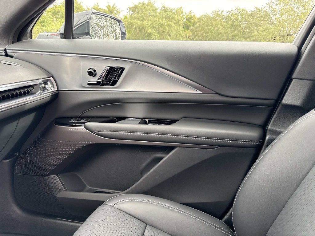 New 2027 Cadillac Lyriq Luxury RWD image 22