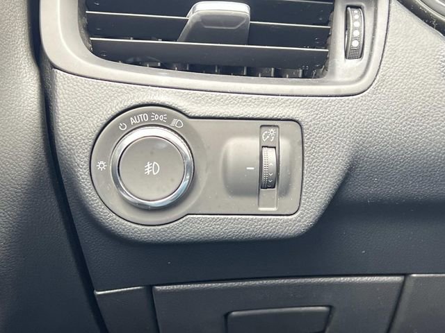 Used 2019 Buick Envision Essence FWD image 30