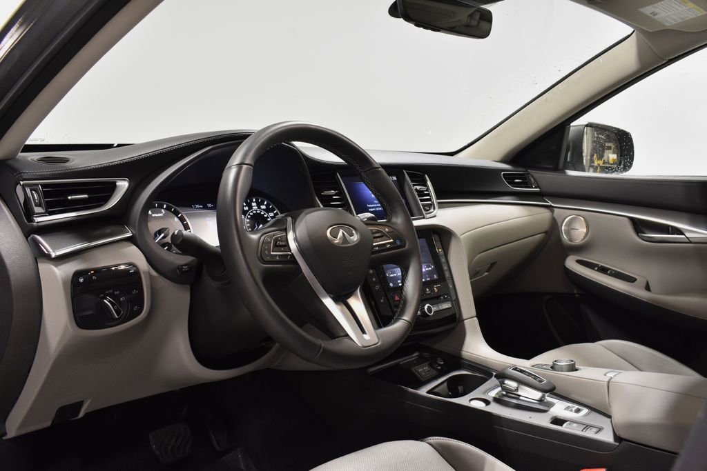 Certified 2025 INFINITI QX50 Luxe image 3