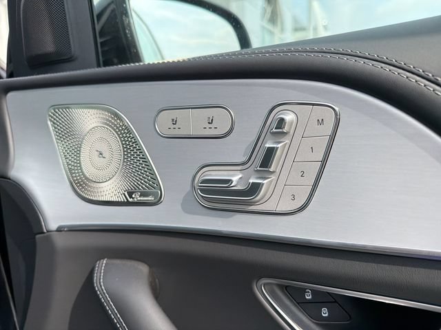 Used 2025 Mercedes-Benz GLS 63 AMG 4MATIC image 33