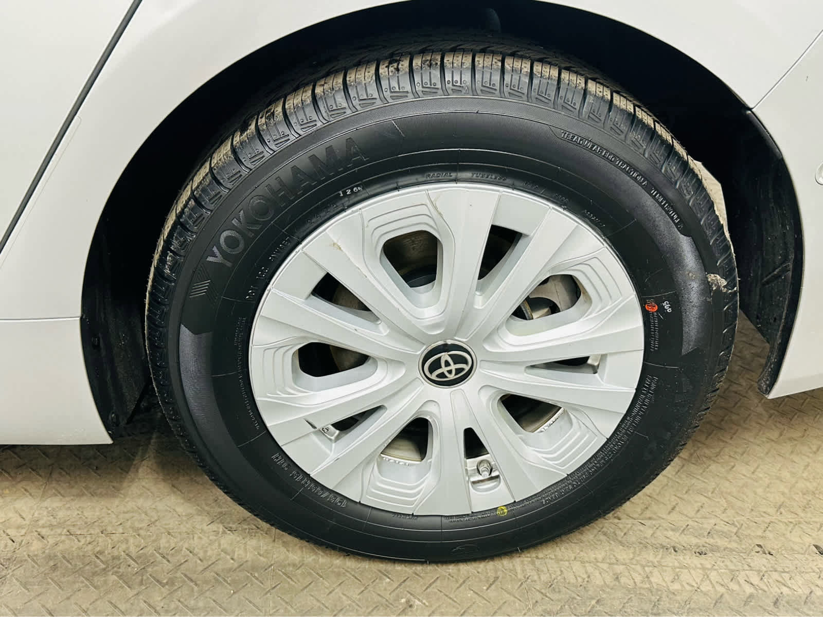 Used 2019 Toyota Prius LE image 29