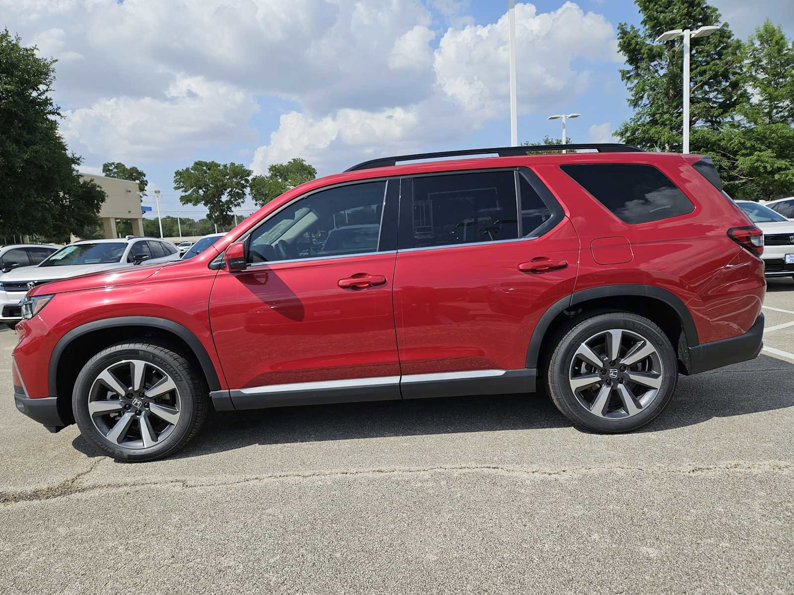 New 2025 Honda Pilot Touring image 4