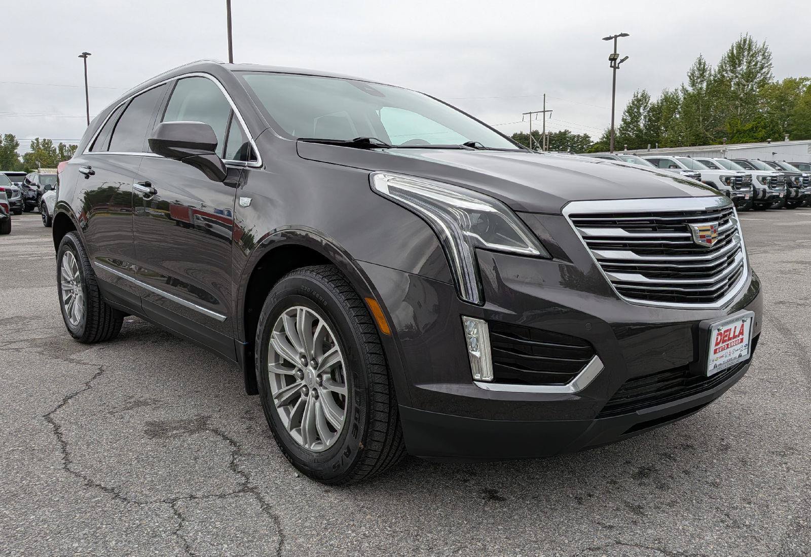 Used 2017 Cadillac XT5 Luxury w/ Driver Awareness Package AWD/4WD image 2
