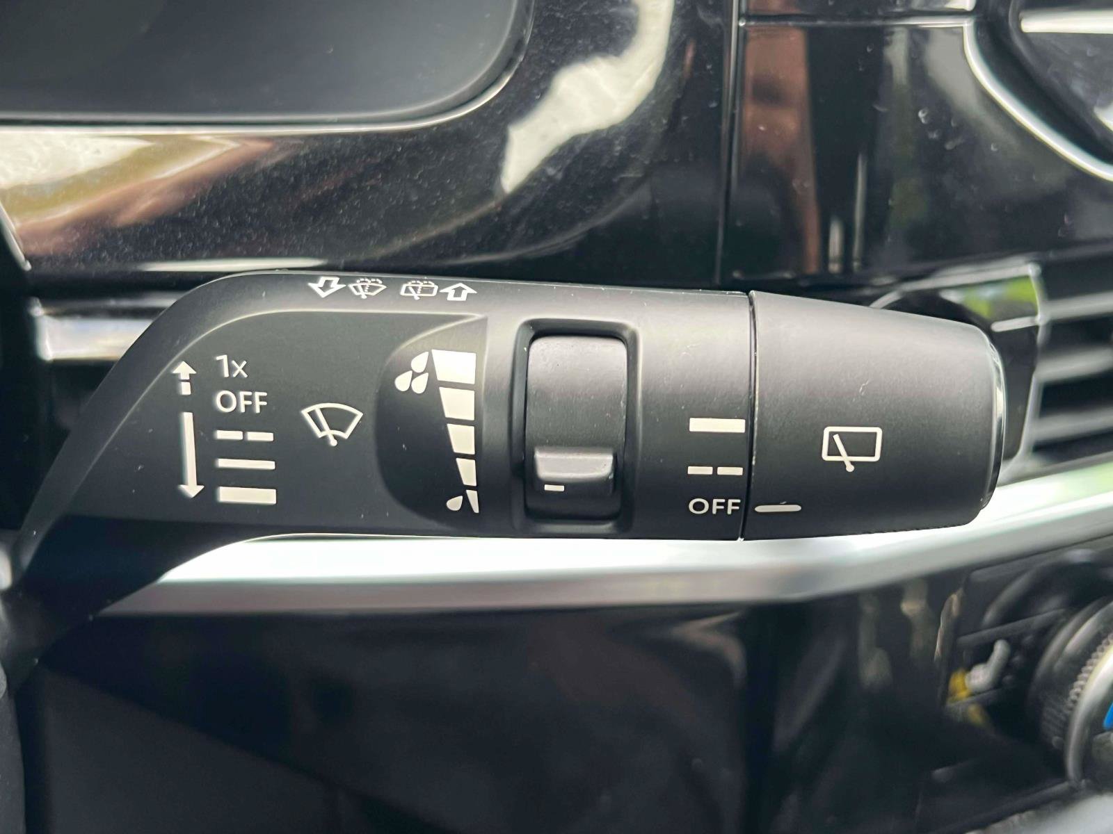 Used 2024 Nissan Pathfinder SL AWD/4WD image 16