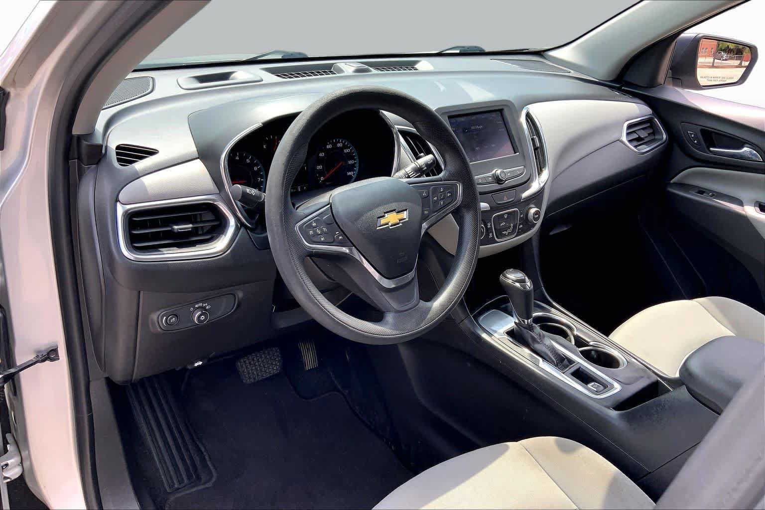 Used 2021 Chevrolet Equinox LS w/ LS Convenience Package FWD image 17
