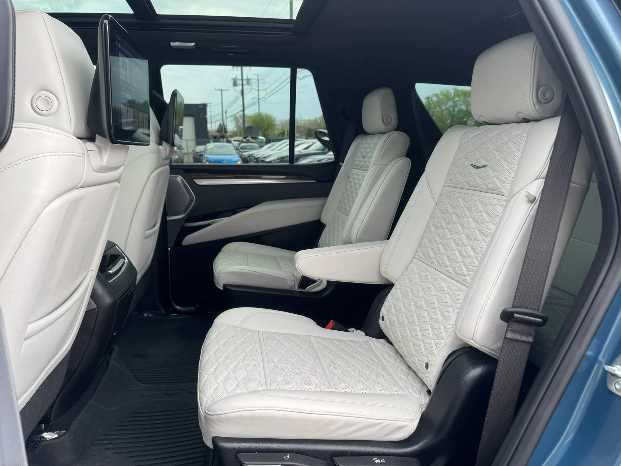 Used 2025 Cadillac Escalade Sport Platinum w/ LPO, Floor Liner Package AWD/4WD image 23