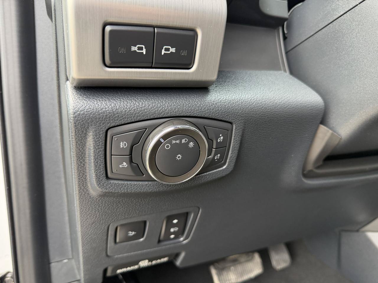 Used 2022 Ford F250 Platinum w/ FX4 Off-Road Package AWD/4WD image 23