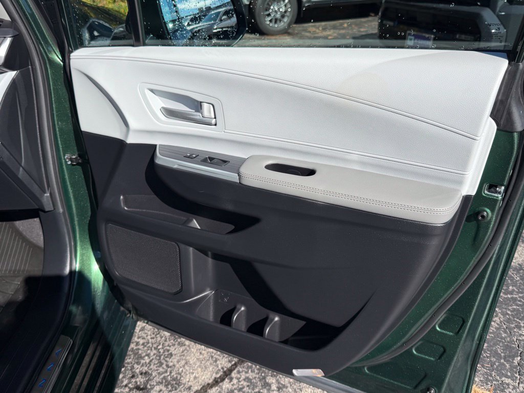 Used 2026 Toyota Sienna XLE AWD/4WD image 22