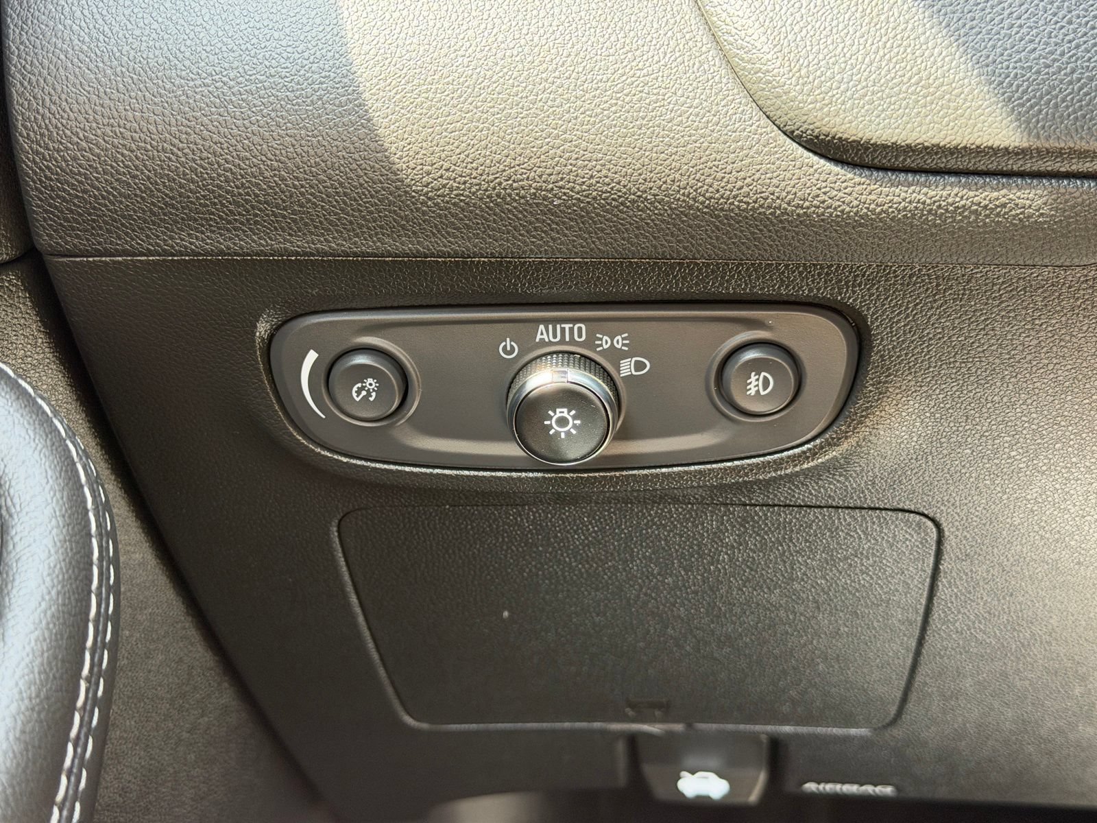 Used 2023 Buick Encore GX Select w/ Sport Touring Package FWD image 12