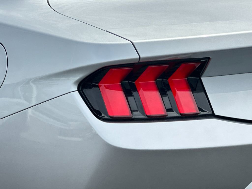 Used 2025 Ford Mustang Convertible image 26