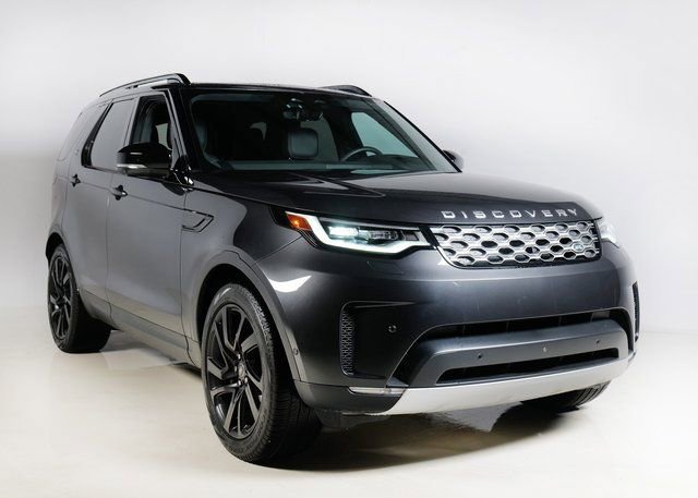 Used 2025 Land Rover Discovery S image 27
