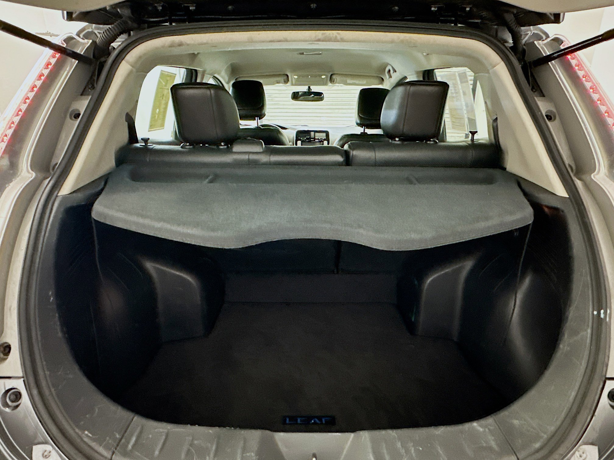 Used 2015 Nissan Leaf SL FWD image 30