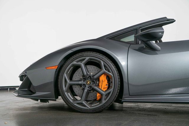 Used 2024 Lamborghini Huracan EVO image 12