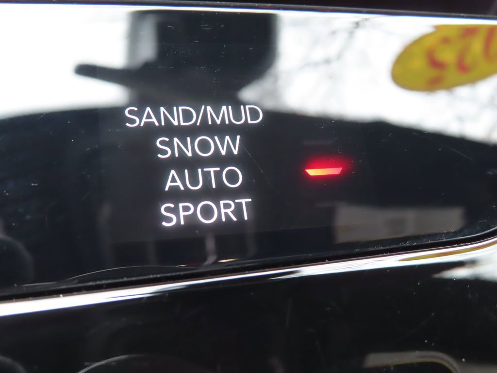 Used 2025 Jeep Grand Cherokee Limited AWD/4WD image 8