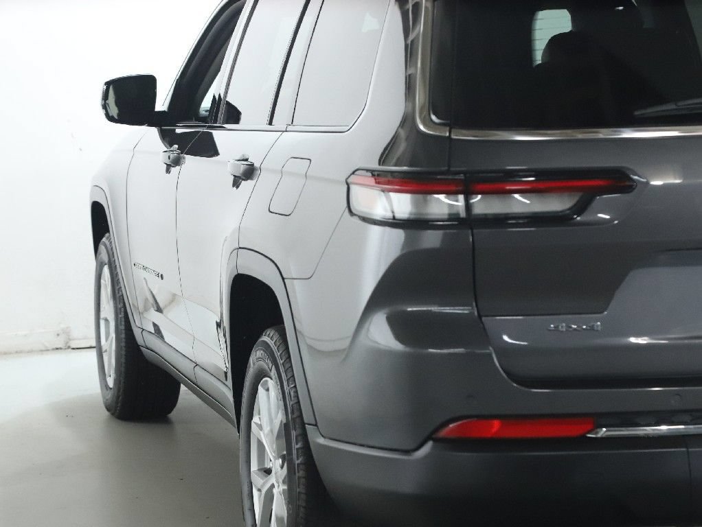 Used 2023 Jeep Grand Cherokee L Limited AWD/4WD image 42
