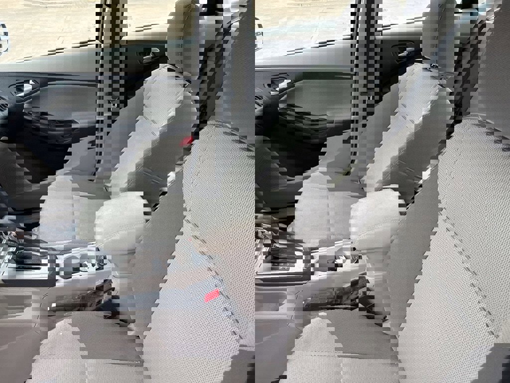 Used 2014 Ford Focus SE image 4